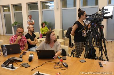 Uczestnicy konferencji prasowej w Sali Prasowej Urzędu Marszałkowskiego Województwa Lubuskiego w Zielonej Górze