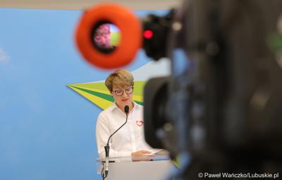 Marszałek Województwa Lubuskiego Elżbieta Anna Polak  podczas konferencji prasowej