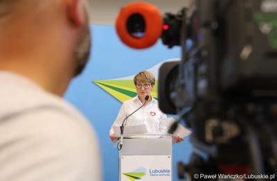 Marszałek Województwa Lubuskiego Elżbieta Anna Polak podczas konferencji prasowej 
