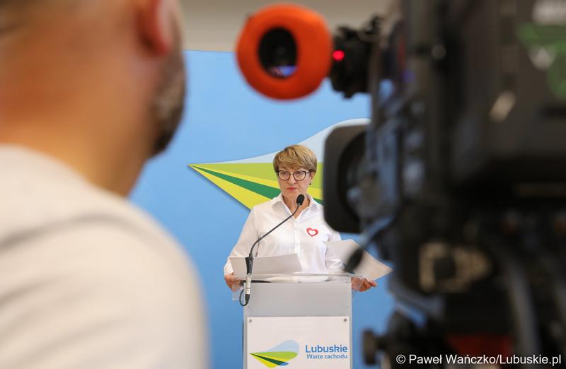 Marszałek Województwa Lubuskiego Elżbieta Anna Polak podczas konferencji prasowej