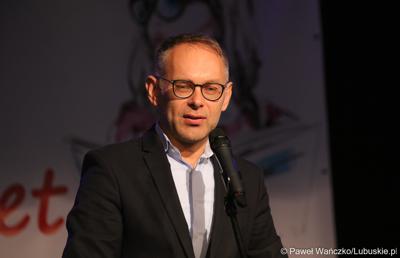 Burmistrz Wschowy Konrad Antkowiak przemawia podczas Wschowskiego Kongresu Kobiet
