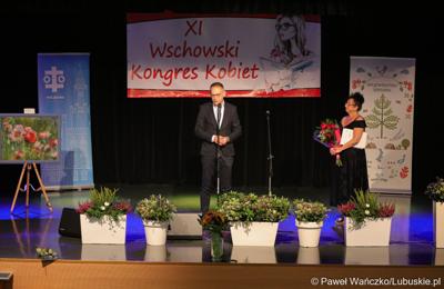 Burmistrz Wschowy Konrad Antkowiak przemawia podczas Wschowskiego Kongresu Kobiet
