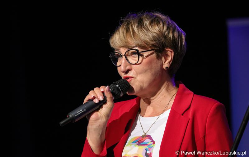 Marszałek Elżbieta Anna Polak przemawia podczas Wschowskiego Kongresu Kobiet