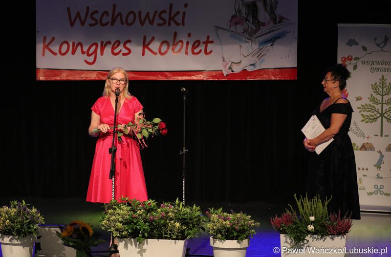 Radna wojewódzka Małgorzata Słowińska-Paluch przemawia podczas Wschowskiego Kongresu Kobiet