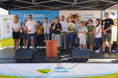 Marszałek Elżbieta Anna Polak przemawia podczas Pikniku Zdrowia i Profilaktyki w Kargowej