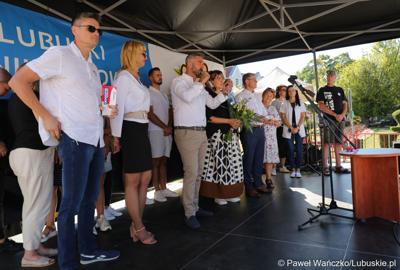 Poseł na Sejm RP Waldemar Sługocki przemawia podczas Pikniku Zdrowia i Profilaktyki w Kargowej