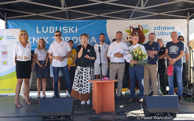 Marszałek Elżbieta Anna Polak przemawia podczas Pikniku Zdrowia i Profilaktyki w Kargowej