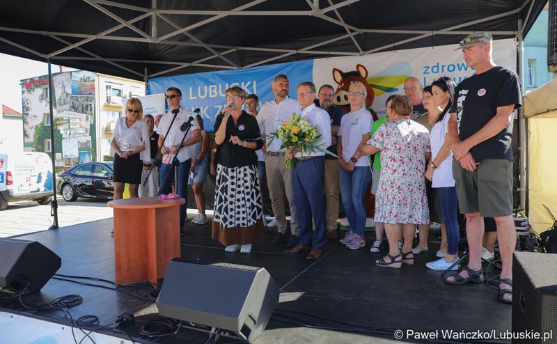 Marszałek Elżbieta Anna Polak przemawia podczas Pikniku Zdrowia i Profilaktyki w Kargowej