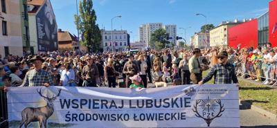 Korowód Winobraniowy z produktami regionalnymi  