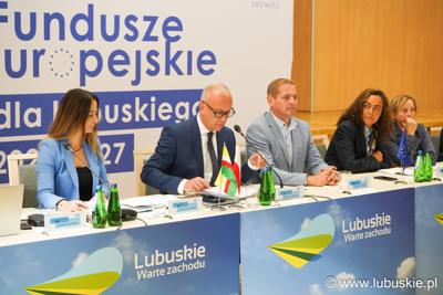Stół prezydialny KM