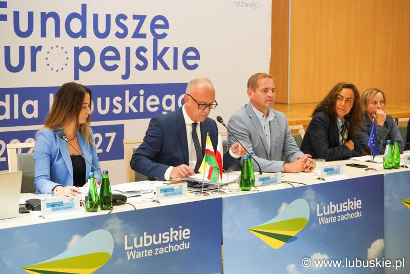Stół prezydialny KM