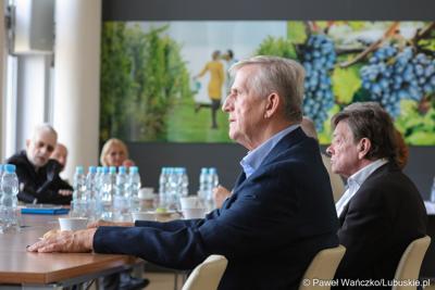 Uczestnicy obrad Lubuskiej Rady Pamięci w Urzędzie Marszałkowskim Województwa Lubuskiego  
