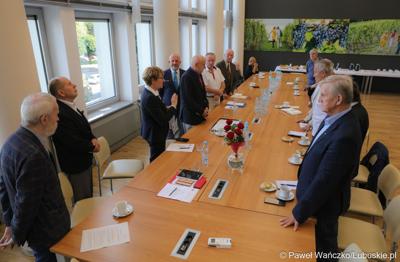 Uczestnicy obrad Lubuskiej Rady Pamięci w Urzędzie Marszałkowskim Województwa Lubuskiego  