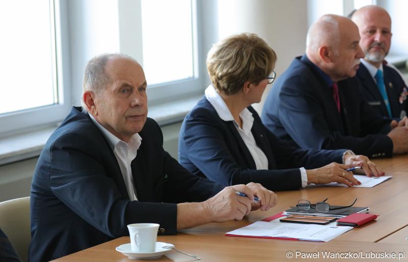 Uczestnicy obrad Lubuskiej Rady Pamięci w Urzędzie Marszałkowskim Województwa Lubuskiego