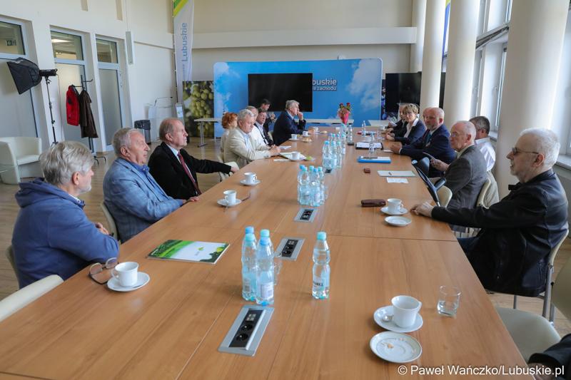 Uczestnicy obrad Lubuskiej Rady Pamięci w Urzędzie Marszałkowskim Województwa Lubuskiego