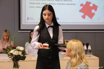 Uczestniczki wydarzenia podsumowującego projekt "Modernizacja kształcenia zawodowego w Powiecie Nowosolskim"