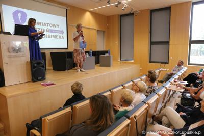Uczestnicy Ogólnopolskiej Konferencji Alzheimerowskiej w Bibliotece Uniwersytetu Zielonogórskiego 