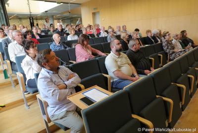 Uczestnicy Ogólnopolskiej Konferencji Alzheimerowskiej w Bibliotece Uniwersytetu Zielonogórskiego 