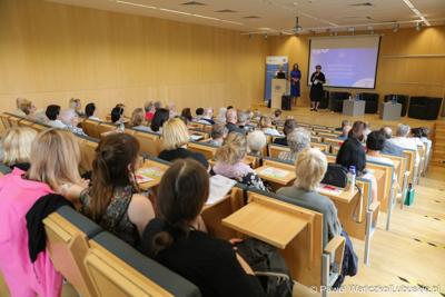 Uczestnicy Ogólnopolskiej Konferencji Alzheimerowskiej w Bibliotece Uniwersytetu Zielonogórskiego 