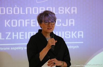 Marszałek Elżbieta Anna Polak przemawia na otwarciu Ogólnopolskiej Konferencji Alzheimerowskiej 