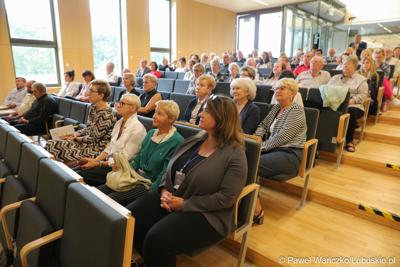 Uczestnicy Ogólnopolskiej Konferencji Alzheimerowskiej w Bibliotece Uniwersytetu Zielonogórskiego 