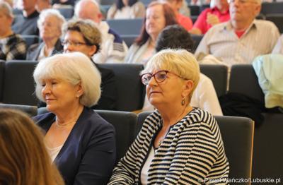 Uczestnicy Ogólnopolskiej Konferencji Alzheimerowskiej w Bibliotece Uniwersytetu Zielonogórskiego 