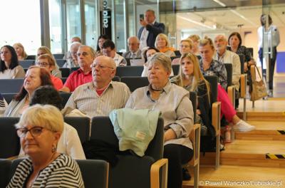 Uczestnicy Ogólnopolskiej Konferencji Alzheimerowskiej w Bibliotece Uniwersytetu Zielonogórskiego 