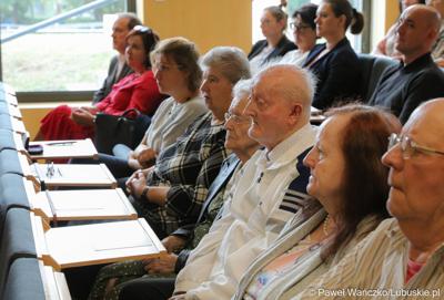 Uczestnicy Ogólnopolskiej Konferencji Alzheimerowskiej w Bibliotece Uniwersytetu Zielonogórskiego 