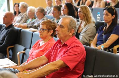 Uczestnicy Ogólnopolskiej Konferencji Alzheimerowskiej w Bibliotece Uniwersytetu Zielonogórskiego 