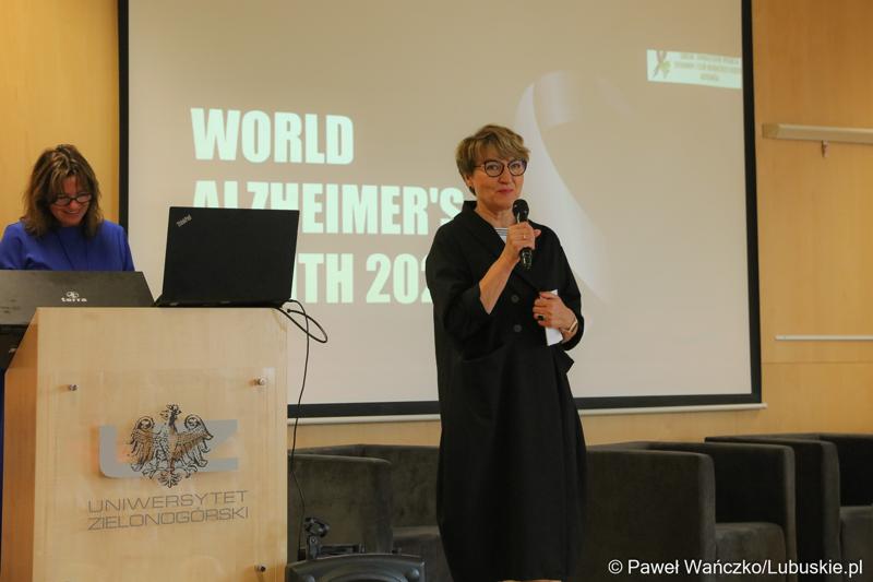 Marszałek Elżbieta Anna Polak przemawia na otwarciu Ogólnopolskiej Konferencji Alzheimerowskiej