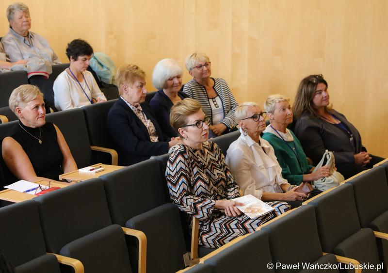 Uczestnicy Ogólnopolskiej Konferencji Alzheimerowskiej w Bibliotece Uniwersytetu Zielonogórskiego
