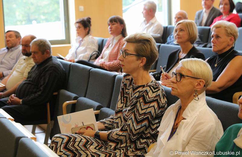 Uczestnicy Ogólnopolskiej Konferencji Alzheimerowskiej w Bibliotece Uniwersytetu Zielonogórskiego