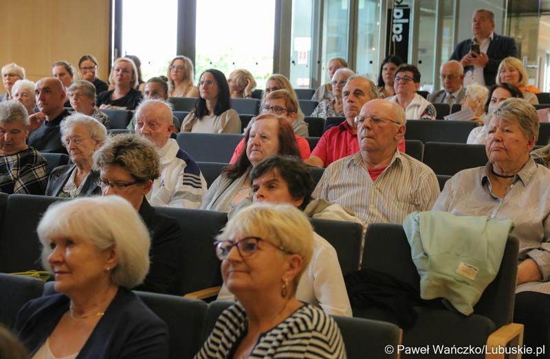 Uczestnicy Ogólnopolskiej Konferencji Alzheimerowskiej w Bibliotece Uniwersytetu Zielonogórskiego