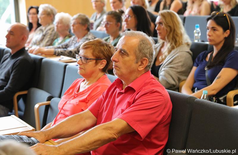 Uczestnicy Ogólnopolskiej Konferencji Alzheimerowskiej w Bibliotece Uniwersytetu Zielonogórskiego
