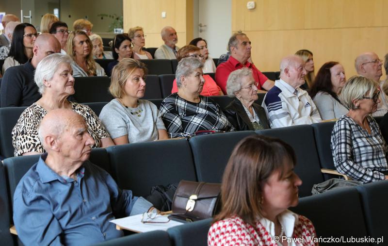 Uczestnicy Ogólnopolskiej Konferencji Alzheimerowskiej w Bibliotece Uniwersytetu Zielonogórskiego
