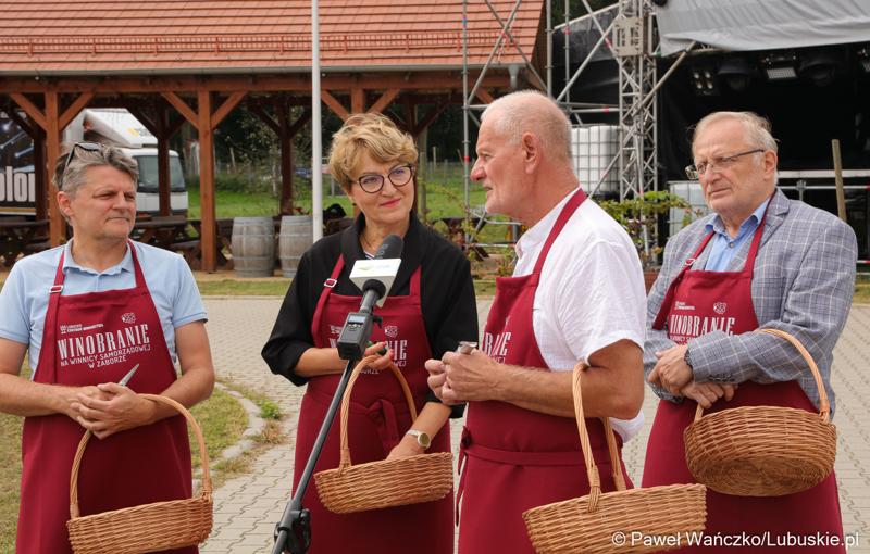 Uczestnicy konferencji prasowej w Lubuskim Centrum Winiarstwa w Zaborze