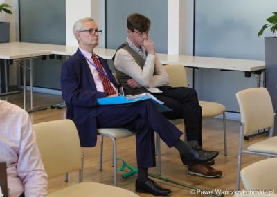 Uczestnicy konferencji prasowej przed rozpoczęciem międzynarodowej konferencji o wyzwaniach psychiatrii dzieci i młodzieży w Europie. 
