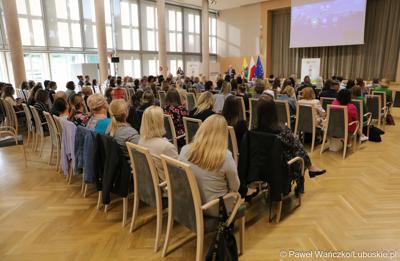 Uczestnicy międzynarodowej konferencji o wyzwaniach psychiatrii dzieci i młodzieży w Europie. 