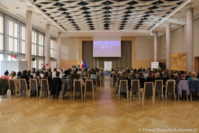 Uczestnicy międzynarodowej konferencji o wyzwaniach psychiatrii dzieci i młodzieży w Europie. 
