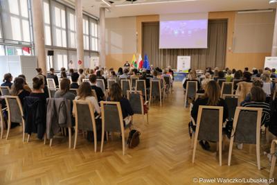Uczestnicy międzynarodowej konferencji o wyzwaniach psychiatrii dzieci i młodzieży w Europie. 