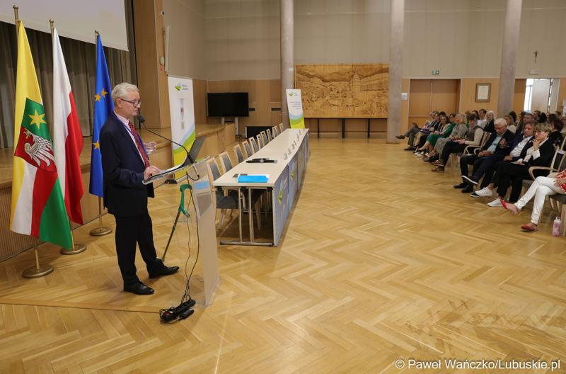 Uczestnicy międzynarodowej konferencji o wyzwaniach psychiatrii dzieci i młodzieży w Europie.