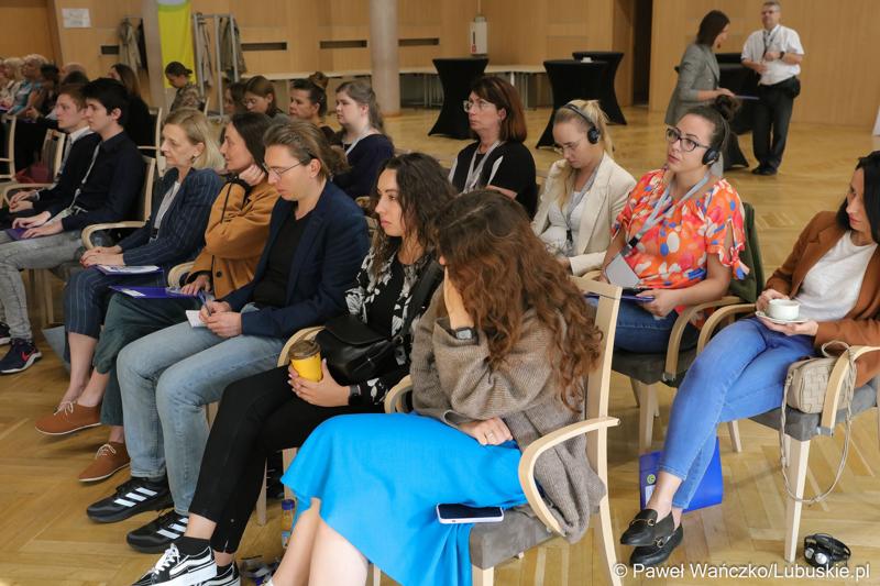 Uczestnicy międzynarodowej konferencji o wyzwaniach psychiatrii dzieci i młodzieży w Europie.