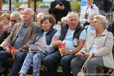 Uczestnicy VIII Winobrania na Winnicy Samorządowej w Zaborze