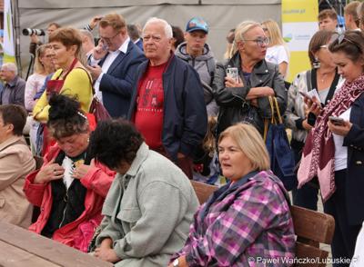 Uczestnicy VIII Winobrania na Winnicy Samorządowej w Zaborze