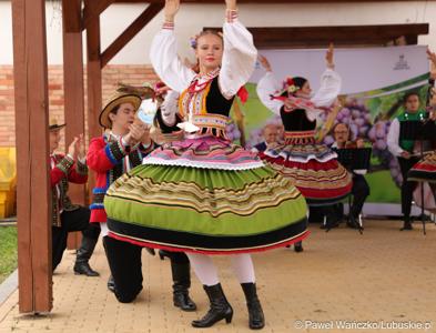 Uczestnicy VIII Winobrania na Winnicy Samorządowej w Zaborze