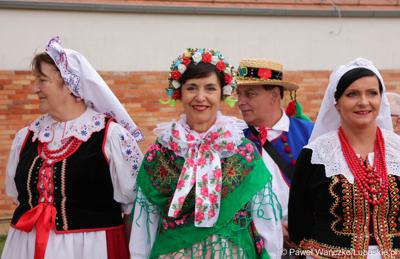 Uczestnicy VIII Winobrania na Winnicy Samorządowej w Zaborze