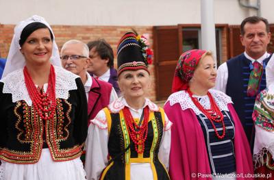 Uczestnicy VIII Winobrania na Winnicy Samorządowej w Zaborze