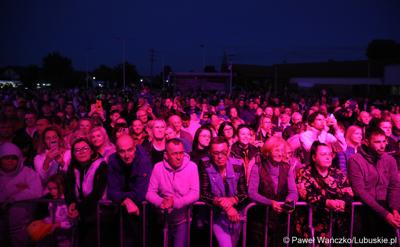 Publiczność na koncercie Kayah podczas VIII Winobrania na Winnicy Samorządowej w Zaborze