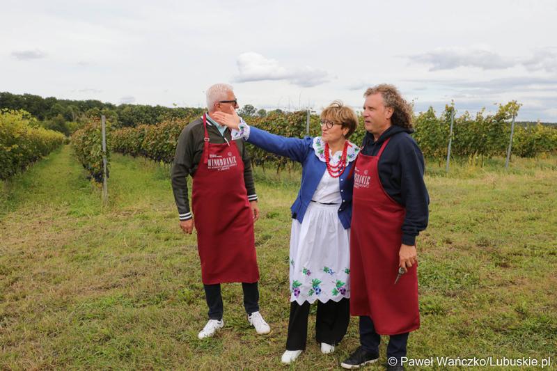 Uczestnicy VIII Winobrania na Winnicy Samorządowej w Zaborze