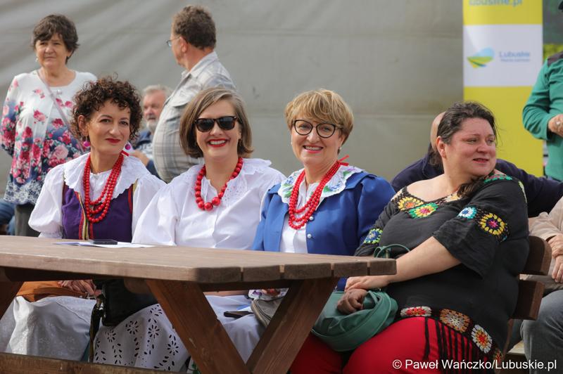 Uczestnicy VIII Winobrania na Winnicy Samorządowej w Zaborze